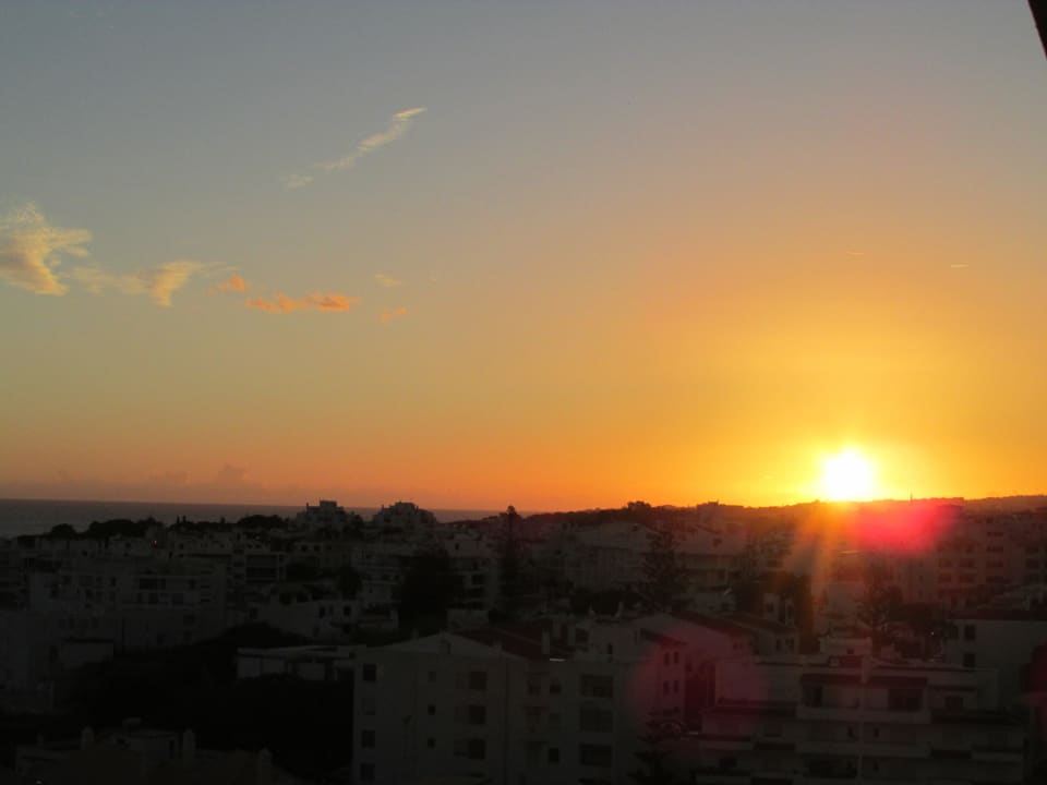 Sonnenuntergang über der Stadt 3HB Guaraná - All Inclusive