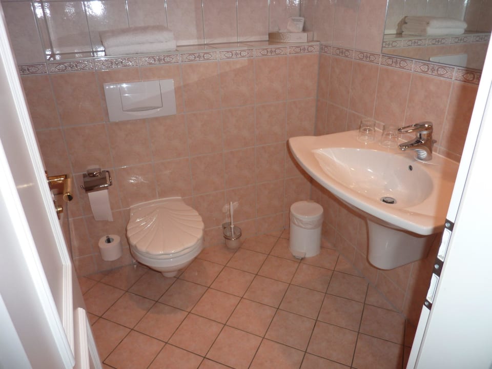 Das Badezimmer (1) Seehotel Schloss Klink