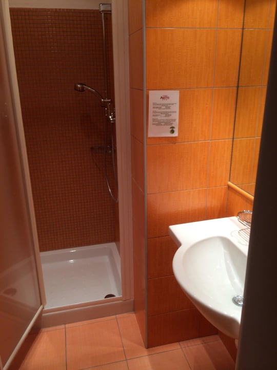 Sauberes Bad Hotel Abito