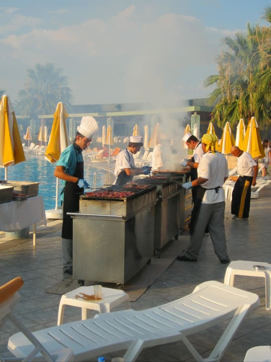 Grillen bei mindestens 35° C. VONRESORT Golden Beach