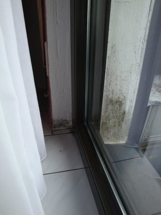 Schimmel in der Fensternische Der schöne Asten - Resort Winterberg