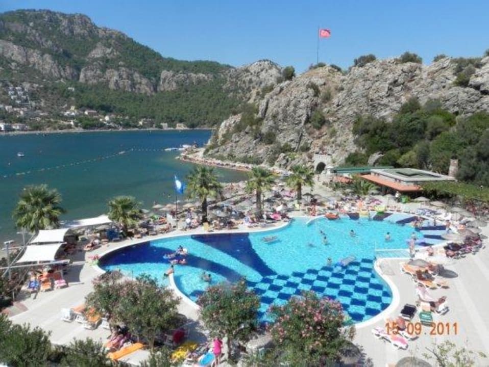 Cudowne widoki na basen, plażę, zatokę Turunc Resort Hotel