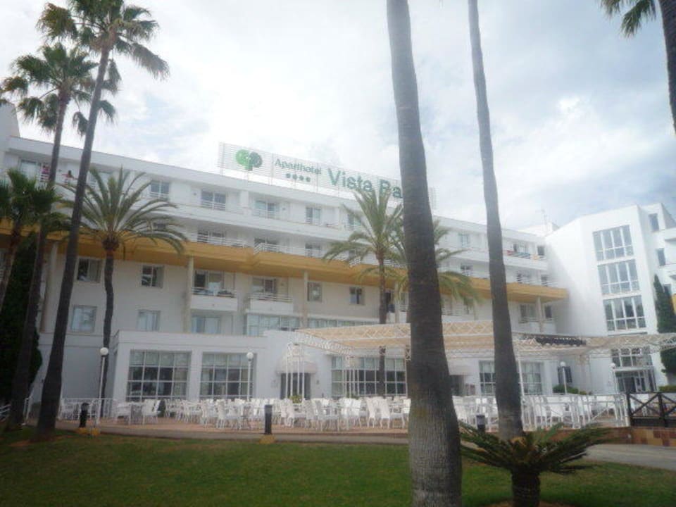 Hotelansicht vom Pool aus. Protur Vista Badia Aparthotel