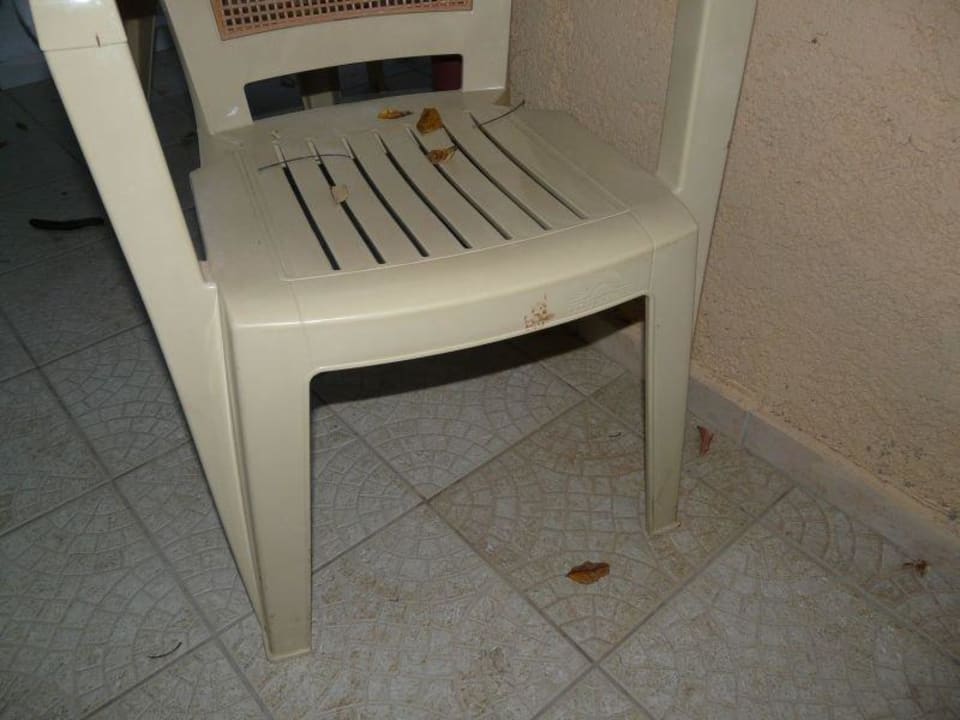 Blut an den Balkonstühlen Bali Mare Village