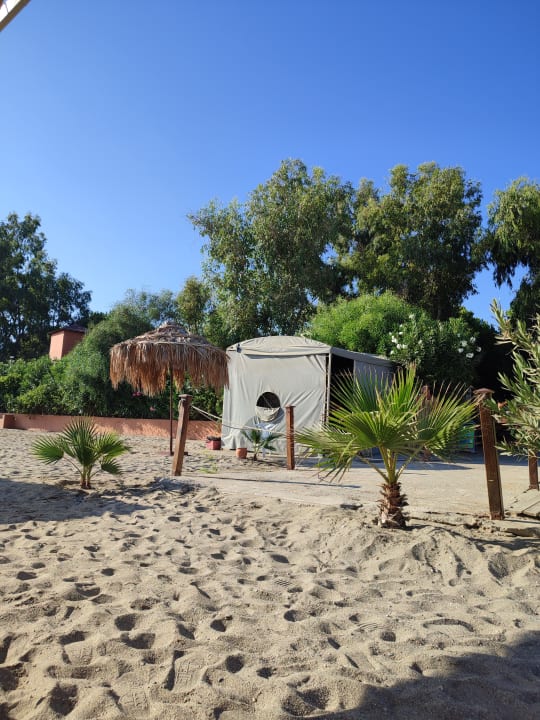 Strand Club Turtas Beach Hotel