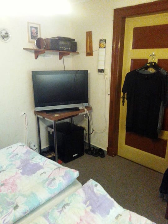Fernseher, Radio, Kühlschrank  Haus Berlin