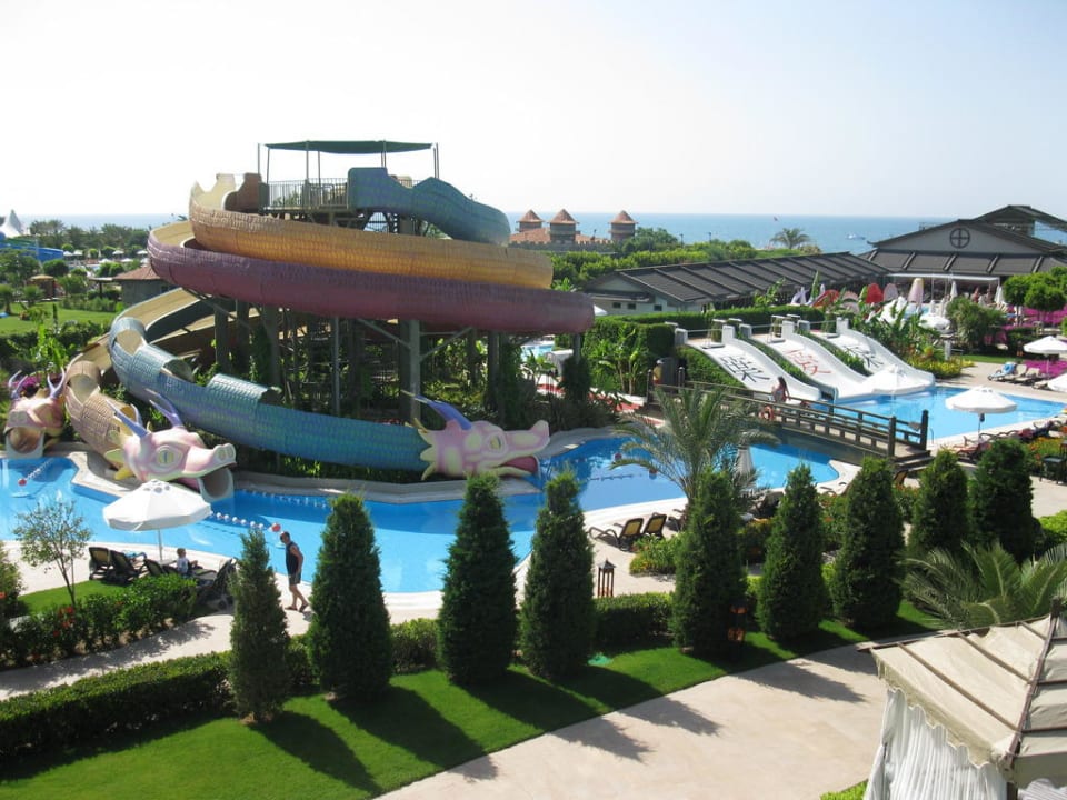 Blick auf die Rutschen Limak Lara Deluxe Hotel & Resort