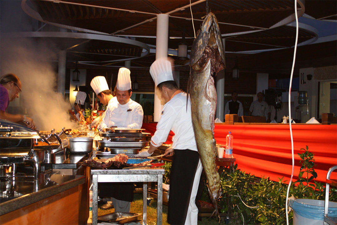 Gala-Abend, Tunfisch hat etwas gelitten Sunis Evren Beach Resort Hotel & Spa