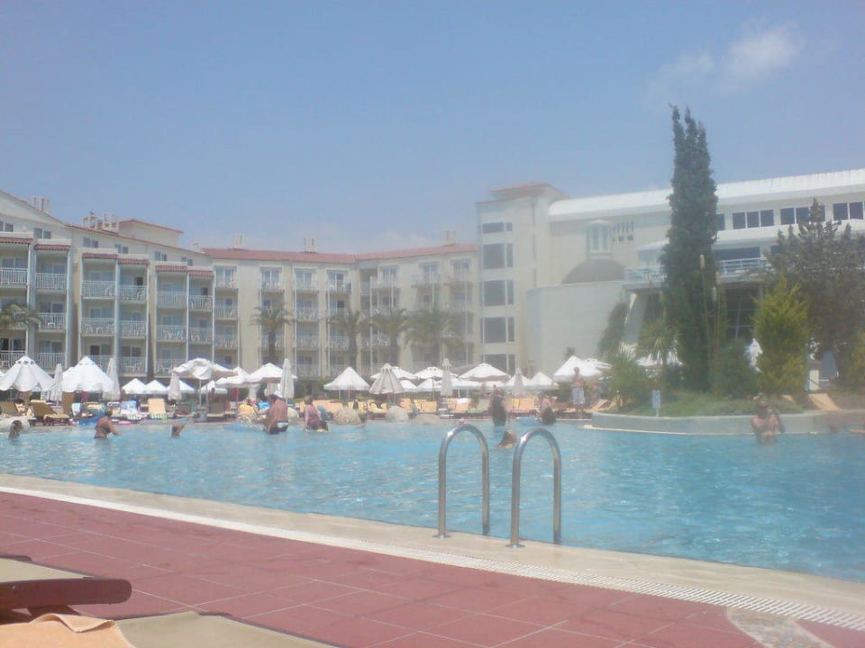Pool und Hotel PALOMA Perissia