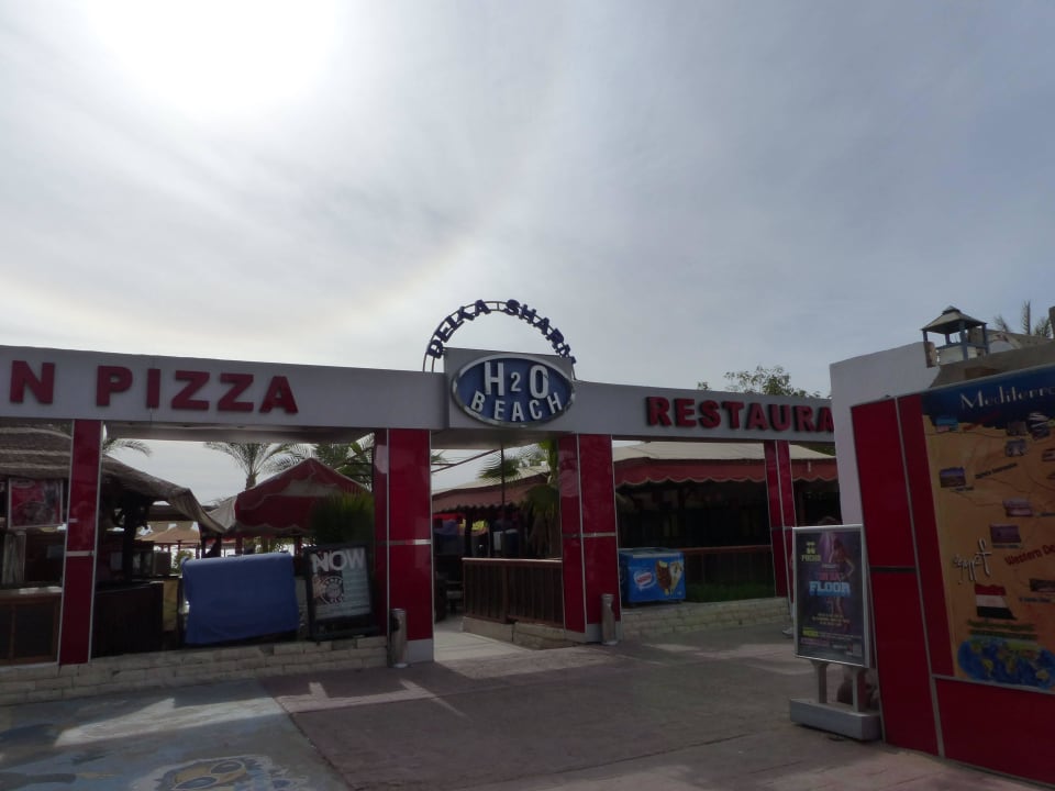 Eingang zum Hotel Strand JAZ Neo Naama Bay