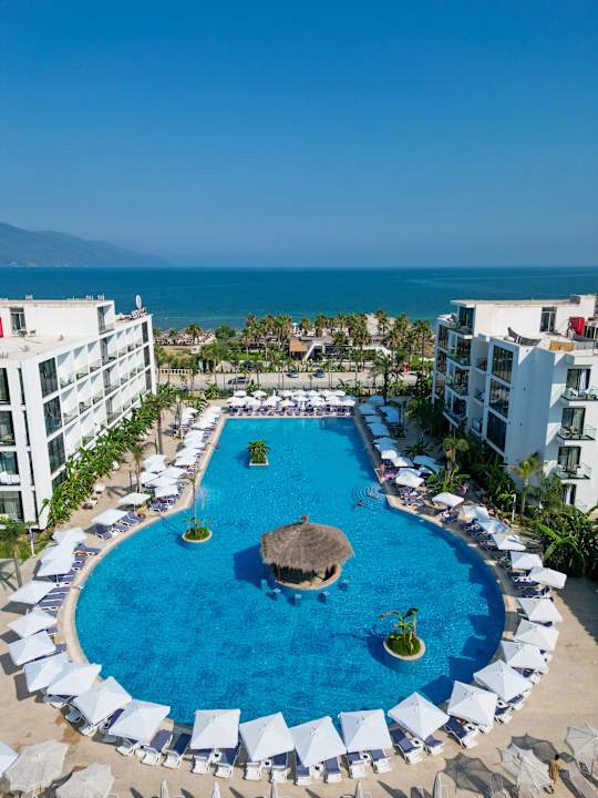 Pool Oricon Coast Luxury Resort