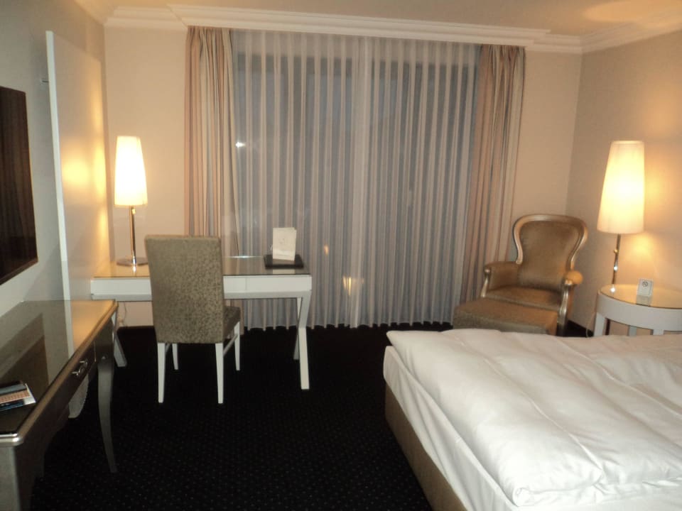 Blick zum Fenster Hotel Schönau