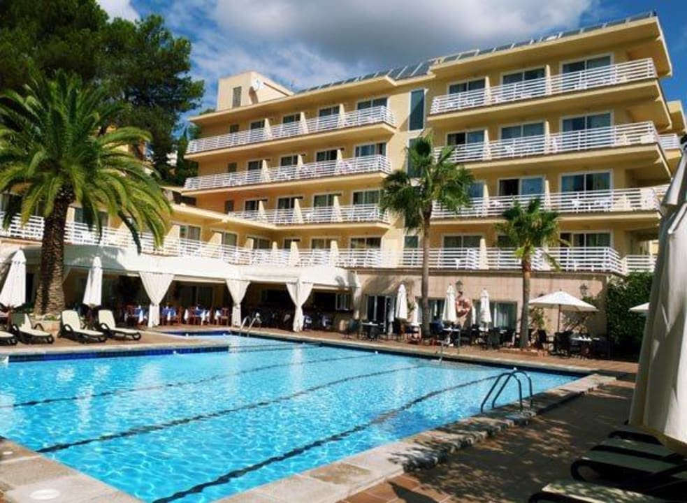 Saubere Poolansicht Roc Oberoy