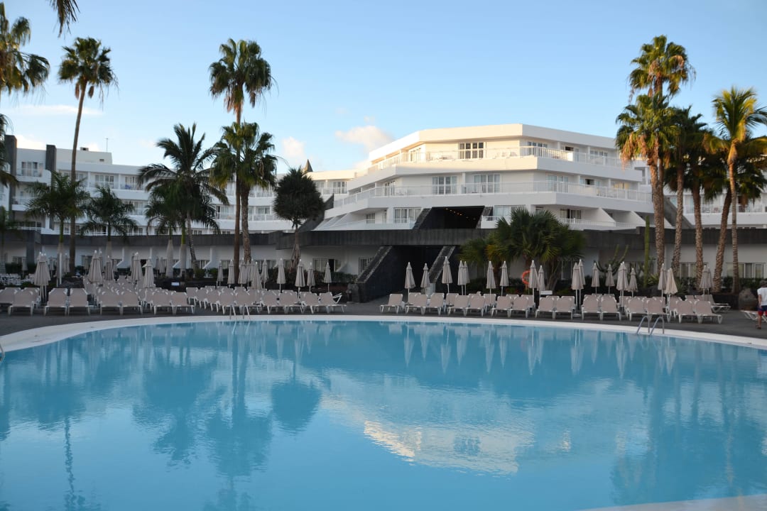 Der Pool am Palace-Teil Hotel Riu Paraiso Lanzarote
