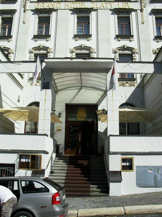 Eingang Clarion Grandhotel Zlaty Lev