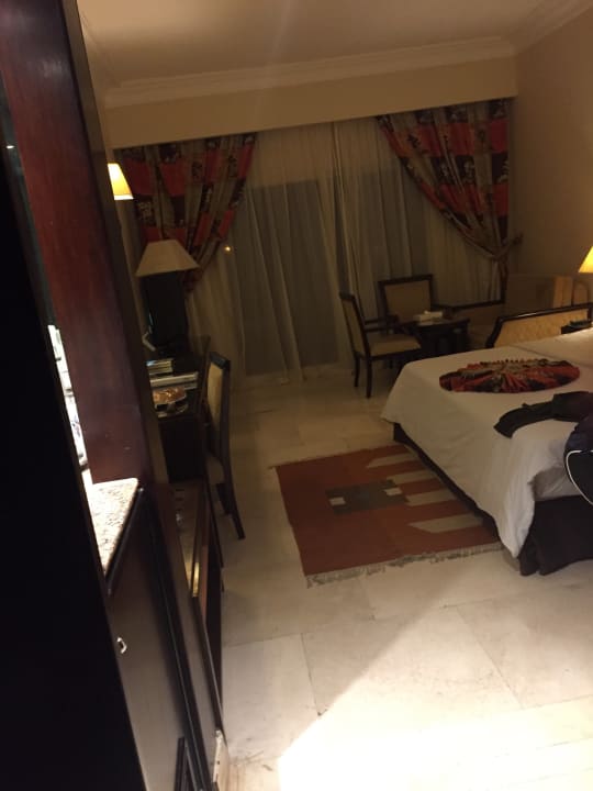 Zimmer AMC Royal Hotel & SPA