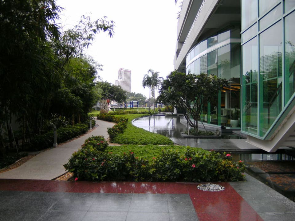 Weg zum  Bootsanleger Chatrium Hotel Riverside Bangkok