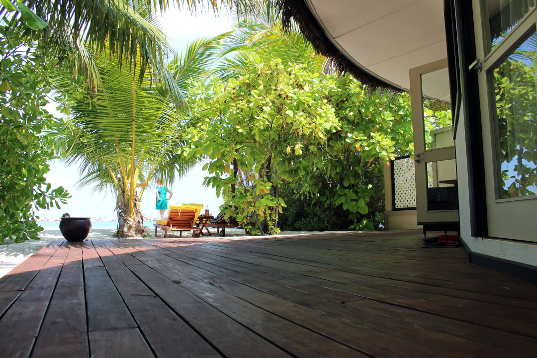 Die eigene Terrasse samt Strand Angsana Velavaru