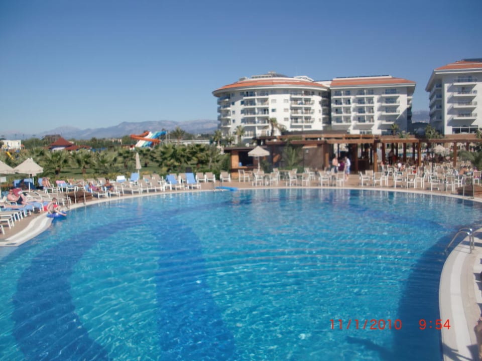 Nochmal das Hotel vom Pool aus fotografiert Seaden Sea World Resort & Spa