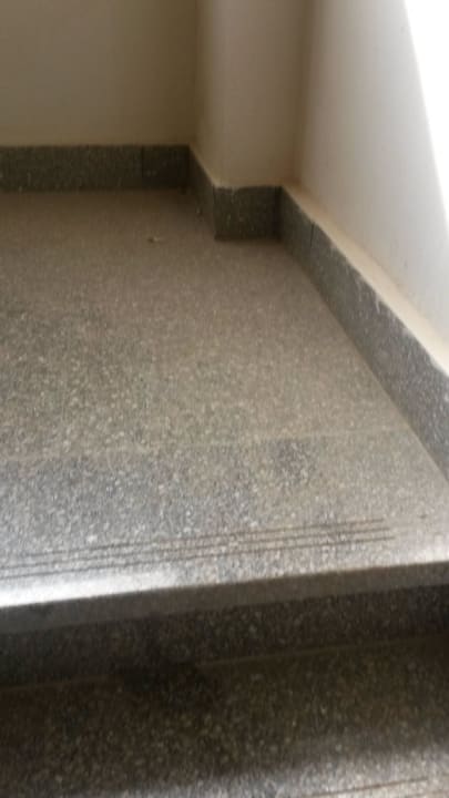 Zigarettenstummel im Treppenhaus Riviera Aqua Park Resort