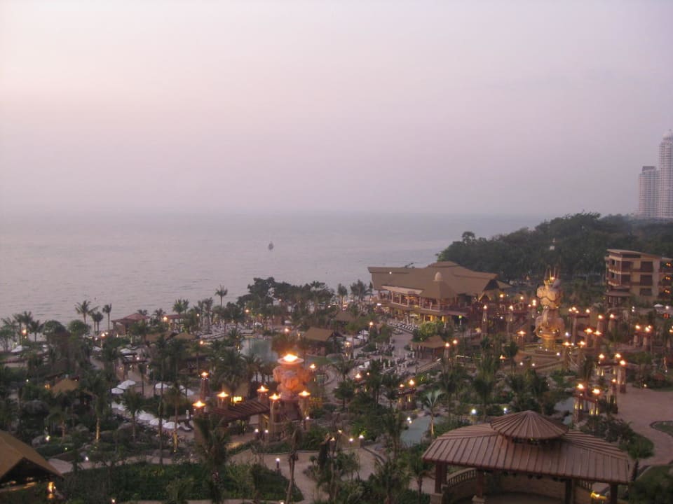 Вечерняя панорама с балкона Centara Grand Mirage Beach Resort Pattaya