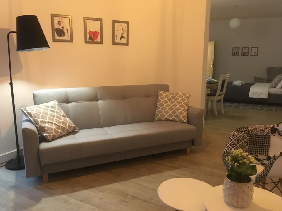Zimmer Blooms Hostel, Inn & Apartments