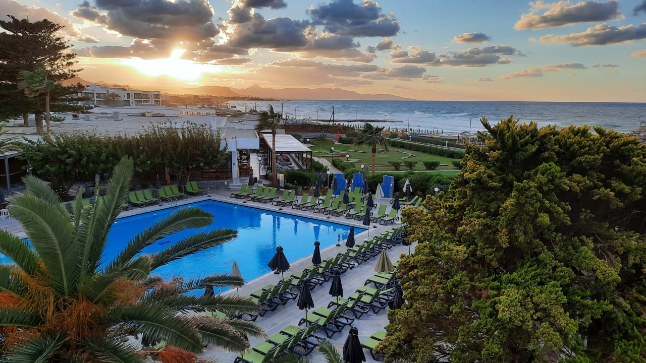 Pool Sol Marina Beach