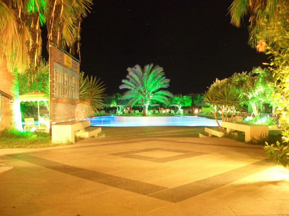 Pool am Abend TUI KIDS CLUB Alex Beach