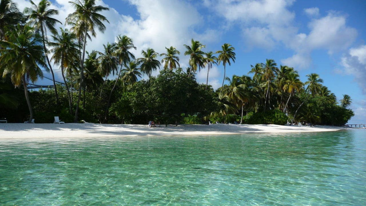 Strand bei den 240er Landvillen Meeru Maldives Resort Island