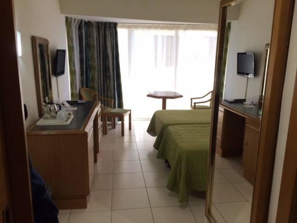 Funkcjonalny choć nieco ciasny The Diplomat Hotel