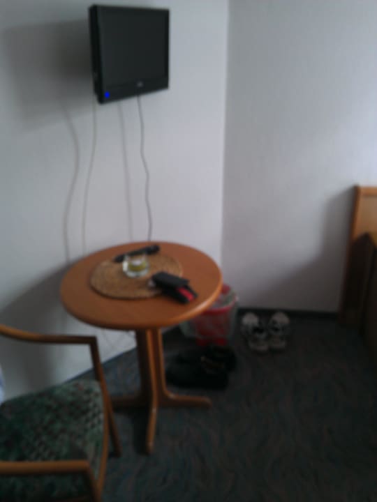 EZ in Richtung Bett von der Zimmertür aus Hof von Oldenburg