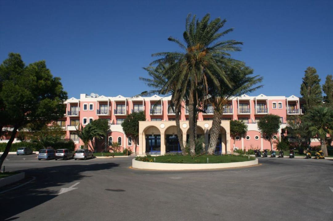 Hotelansicht vorne Kresten Palace Hotel