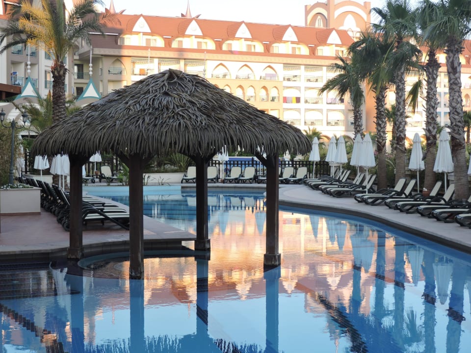 Zwei  Well Palace Side