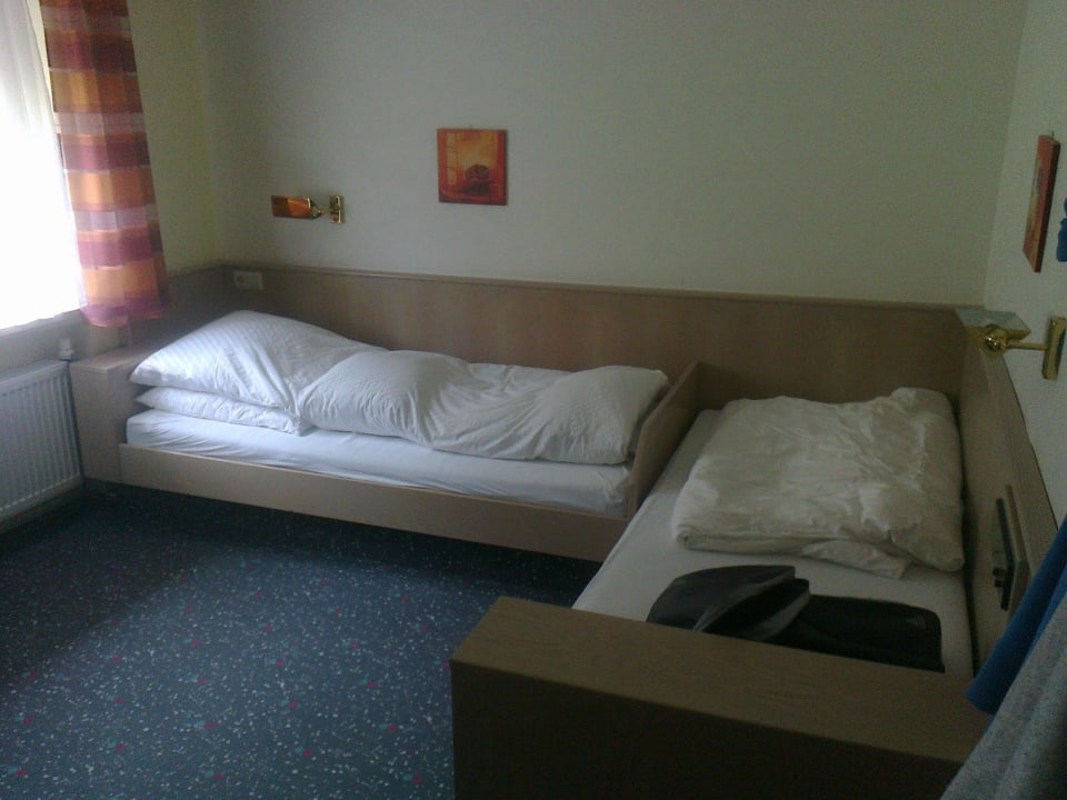 Hauptzimmer mit Betten Land-gut-Hotel Gasthof am Selteltor