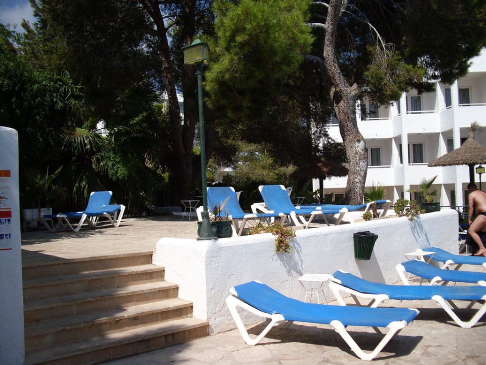 Liegen am zweiten Pool Grupotel Rocador