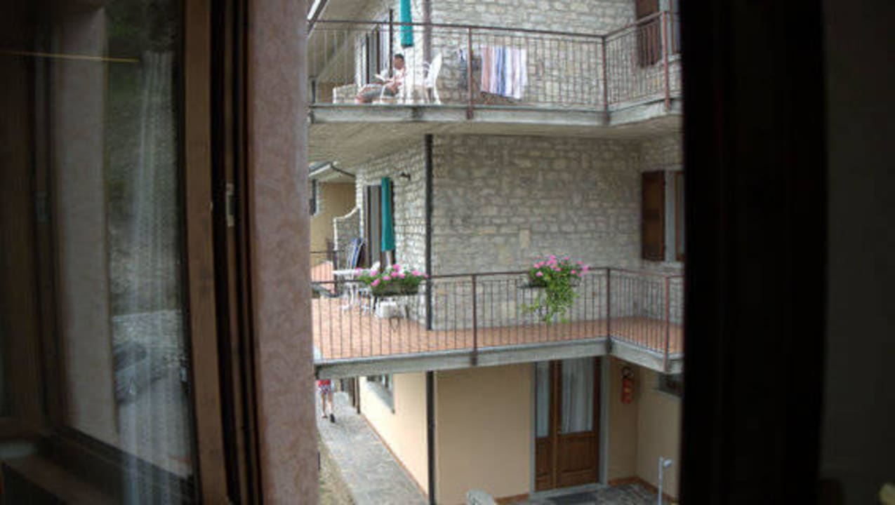 Bad /Toilette und Ausblick zum Nachbarn Residence Panorama La Forca