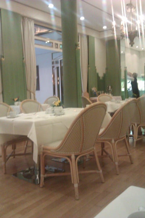 Frühstücksbereich Best Western Premier Grand Hotel Russischer Hof