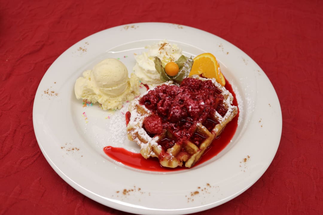Frische warme Waffel Gasthof Bacher