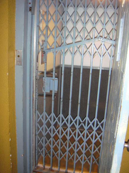 Aufzug... Hotel Tropi Rock Resort