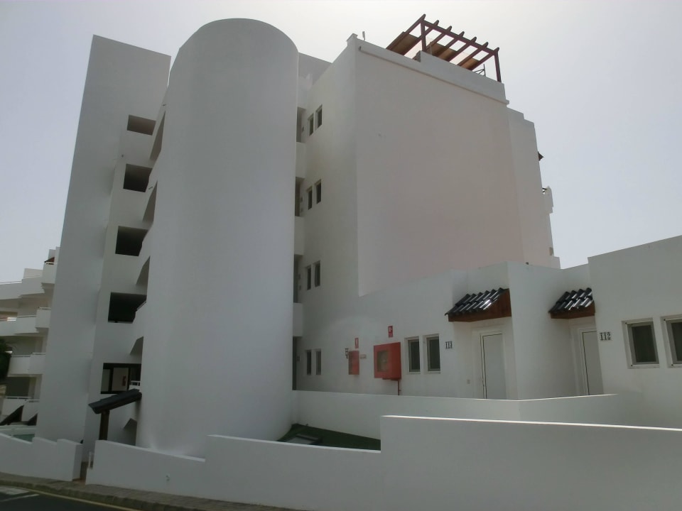 Von oberhalb d. Str. gesehen Marina Playa Suite Hotel