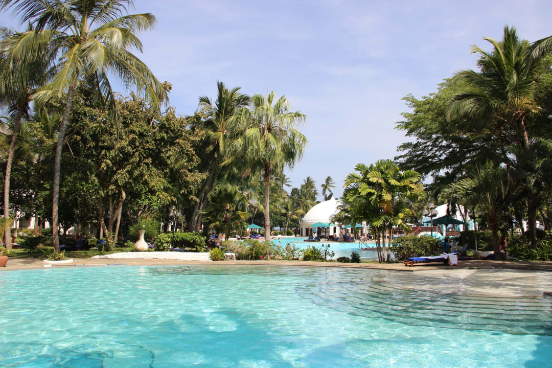 Es gibt 2 Pools Hotel Southern Palms Beach Resort