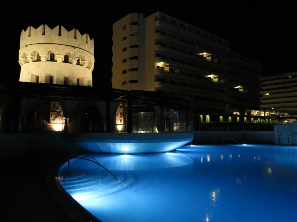 Poolanlage bei Nacht Esperos Palace Resort & Spa