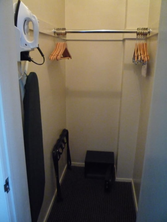 Kleiderschrank Zimmer 815 Ameritania