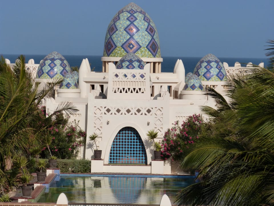 Rückansicht des Poolrestaurants Hotel Riu Karamboa