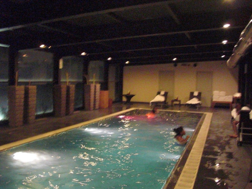 Poolbereich (sehr kühl aussen und innen) Radisson Blu Hotel Milan