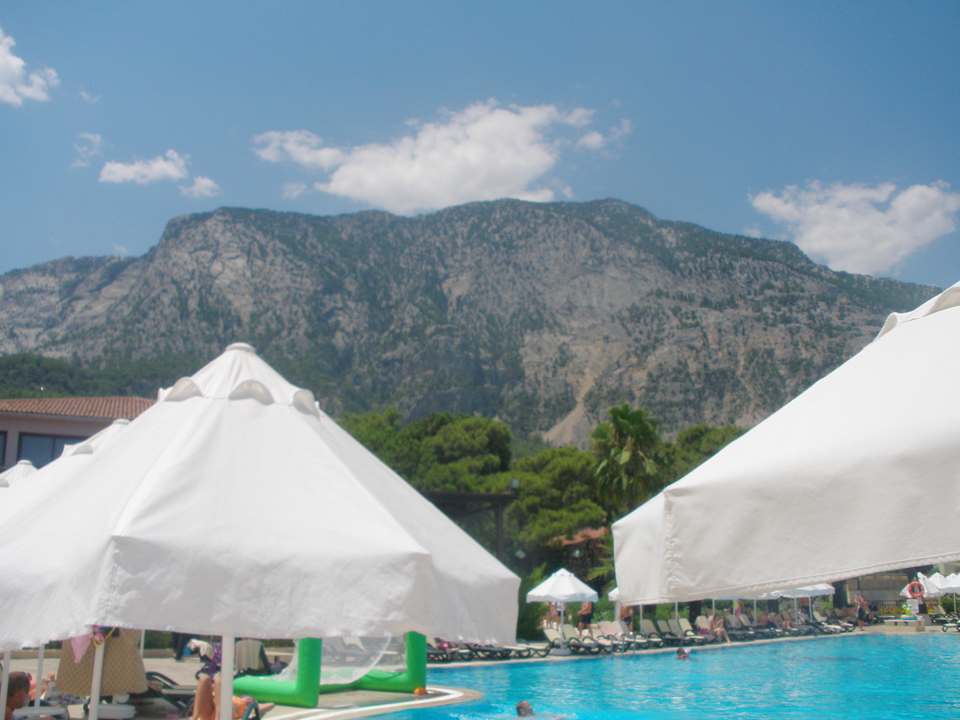 Бассейн Crystal Flora Beach Resort