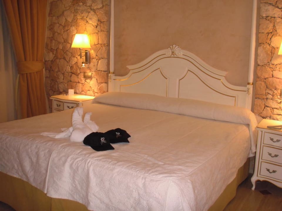 Bett der Royal Suite R2 Rio Calma Hotel & Spa & Conference