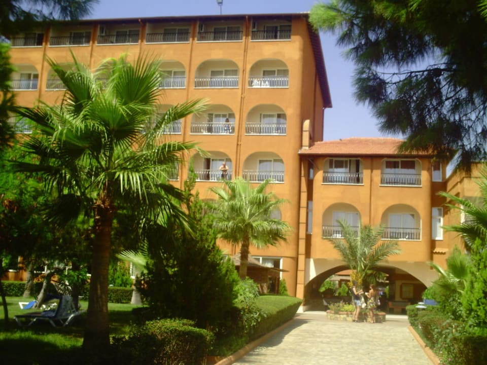 Hauptgebaäude Club Turtas Beach Hotel