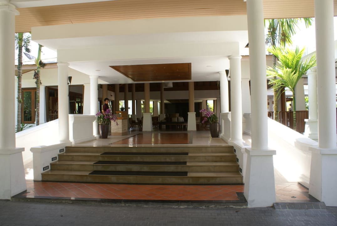 Eingangsbereich Hotel Naithonburi Beach Resort
