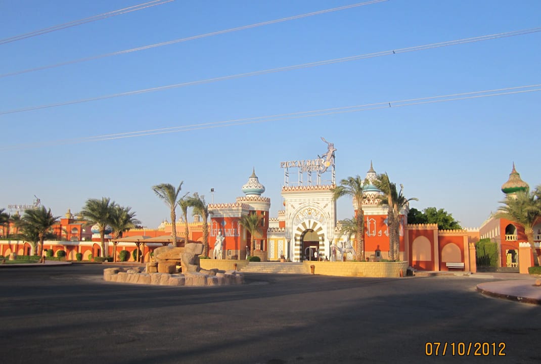 Главный вход Pickalbatros Alf Leila Wa Leila Resort - Neverland Hurghada